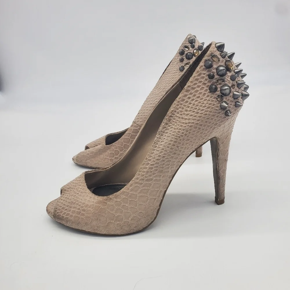 Simply Vera By Vera Wang Shoes Women 9 Grey Beige Stud Heels